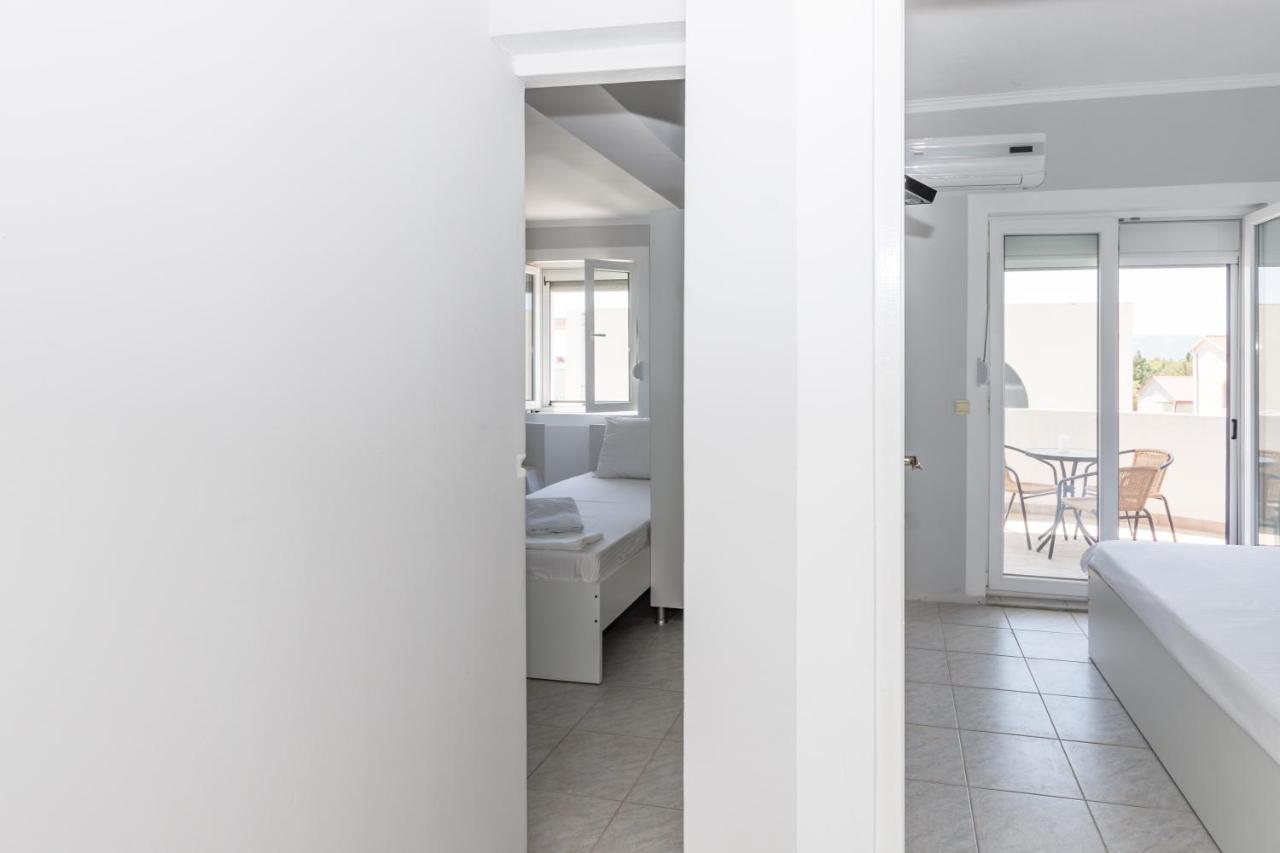 Apartments Dovana Kaštela Exteriör bild
